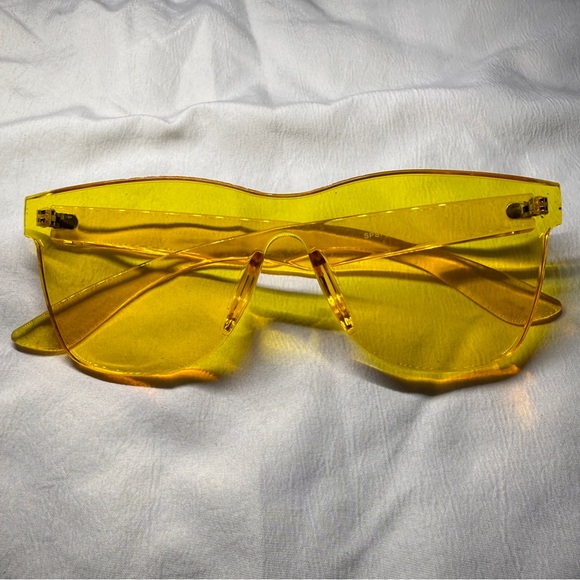 Other - UNISEX YELLOW SUNGLASSES